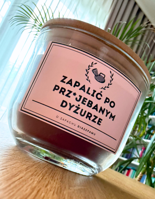 Zapalić po prz*jebanym dyżurze - świeca o zapachu diazepamu